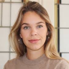 Daphne Dumas's Instagram, Twitter & Facebook