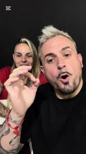 Cantos de mi hermana: humor y comedia en el aire