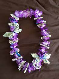 With graduation ceremonies typically taking place in june, many people honor graduates with beautiful leis. Pin By Ange On Party Ideas Diy Graduation Gifts Graduation Diy Graduation Crafts