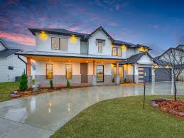 New Listing 13300 Mackinac Island Dr In Oklahoma City More Info Www 13300mackinacisland Com Oklaho In 2020 Real Estate Houses Keller Williams Realty Curb Appeal