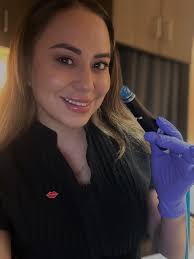 Doing what I love the most, Making people Glow like a diamond one face at a  time. Are you ready for your Glow-Up? 🌟🌟 Book your Hydrafacial In the  Link in Bio #