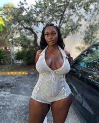 Vaneque Udell - Free pics, galleries & more at Babepedia