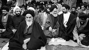 أوليفييه روا في طهران: أساطير الخميني: "الثورة الإسلامية لم تكن ثورة آيات  الله" | Qantara.de