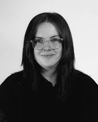 Lauren Deegan's Instagram, Twitter & Facebook