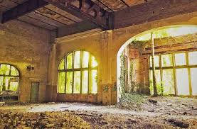 Nun aber wird nach und nach alles renoviert. Abandoned Berlin Lost Places In Germany The Beelitz Sanatorium Off Beat Experts