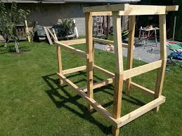 Ein spielplatz sorgt für die kreativität des kindes und ermöglicht stundenlanges spielen im eigenen garten, ohne dass ein meist überfüllter kinderspielplatz aufgesucht werden muss. Feuerwehrauto Fur Spielplatz Bauanleitung Zum Selberbauen 1 2 Do Com Deine Heimwerker Community Feuerwehrauto Spielplatz Kinder Spielplatz Garten