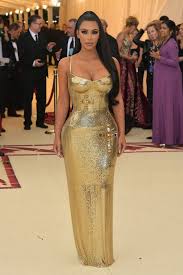 Falta solo una semana para una de las grandes citas de la moda del año, pero la suerte está echada: Kim Kardashian Gala Dresses Tight Party Dresses Versace Dress