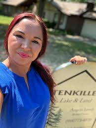 Sasha Shaw, Realtor-Associate