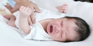 Dalam kasus diabetes, tidak semua kelebihan gula diserap oleh ginjal, sebaliknya berakhir dalam urine, di mana tubuh menarik air lebih banyak dan meningkatkan kebutuhan untuk buang air kecil. 7 Penyebab Bayi Menangis Histeris Di Malam Hari Parents Perlu Tahu Theasianparent Indonesia