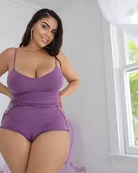 Flirty Mom on X: I always have a camel toe and I love showing it off 😜  t.cotvW5AyRuqe  X