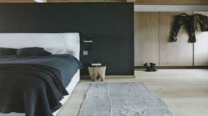 Pour laisser respirer lespace une bonne pratique est de laisser certains des murs respirer en les peignant en blanc ou dans des tons tres legers. 87 Petite Dressing Chambre A Coucher Moderne