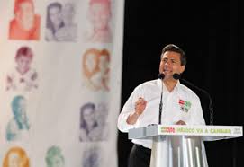 La modelo presumió la felicidad que le genera su relación con enrique peña nieto, con una serie de fotografías en las que se le ve tomando con fuerza la mano de su novio. Pena Nieto Arranca Campana Con Tres Compromisos Y Declaracion Patrimonial