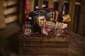 Gift Baskets For Men S Birthday Canada Gift Baskets For Men Birthday Holiday Anyday Thebrobasket Com Baskets For Men Whiskey Gifts Corporate Gift Baskets