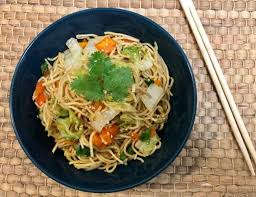 Wok De Nouilles Et Legumes Au Sesame Les Chats Gourmets Recettes De Cuisine Recette En 2020 Recettes De Cuisine Plat Principal Recette De Plat