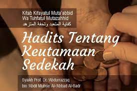 Ular itu mencengkam kedua rahangnya seraya berkata, aku hartamu, aku pusaka simpananmu. Penjelasan Hadits Tentang Keutamaan Sedekah Radio Rodja 756 Am
