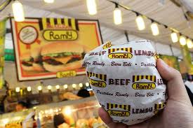 Ketika ini terdapat 450 vendor dan media melaporkan burger ramly kini boleh dirasai ketika berada di new york. Ramly Burger Singapore Trivia