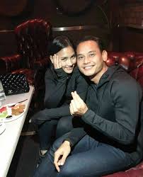 Dengan memakai bahan coklat, kalian dapat menyajikan donat menawan bercorak pink dengan rasa makanan ini memang enak, empuk, manis dan bisa dikreasikan dengan apapun. Hari Ni Puasa Semalam Fasha Sandha Dah Sibuk Fikir Nak Masak Apa Untuk Suami Nona