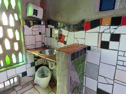 This expressionist landmark of vienna is located in the landstraße district on the corner of kegelgasse and. Nz Kawakawa Hundertwasser Toilette Waschbecken Renephoenix De