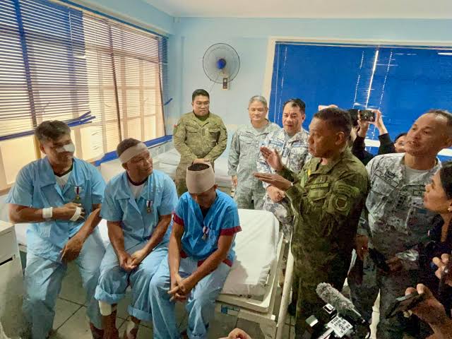 The Philippine Navy service member who was hurt during the incident with  China Coast Guard (CCG) near Ayungin Shoal in the West Philippine Sea  recently was awarded the Order of Lapu-Lapu Rank