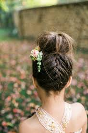 Voir plus d'idées sur le thème coiffure mariage, mariage, coiffure mariée. 56 Idees Pour Choisir Et Faire La Plus Jolie Coiffure De Mariage Pour Petite Fille Archzine Fr