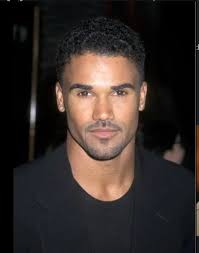 Hey baby, it's me, Shemar Moore I'm letting you know straight up so there's  no confusion. If you're chatting with anyone else thinking it might be me,  please block them immediately. I
