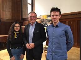 Le livre numérique (en anglais : Zib Hamerlingplatz Dr Armin Wolf Zu Gast An Unserer Schule