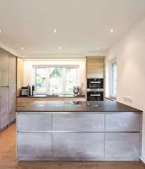 kuche in betonoptik mit viel stauraum betonoptik kuche mit offene stauraum viel kitchen remodel storage spaces kitchen design