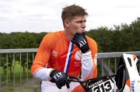 Niek Kimmann Bei Olympia 2021 Bmx Mitfavorit Prallt Heftig Mit Streckenposten Zusammen Sportmeldungen Stuttgarter Zeitung