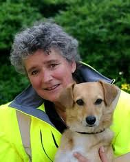 Dog On Track: Gediplomeerd hondengedragstherapeut en(speur)instructeur.