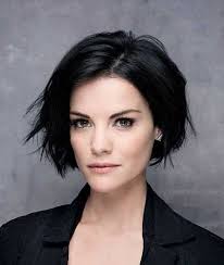 15 Actresses With Bob Haircuts Bob Haircut And Hairstyle Ideas Thick Hair Styles Hair Styles Short Wavy Hairstyles For Women