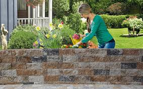 Letztere mauer kommt zum einsatz, wenn die böschung sehr steil ist und sich der garten in hanglage befindet und somit verschiedene höhenniveaus vorliegen. Produkte Ehl For Diy Pflastersteine Betonstufen Palisaden