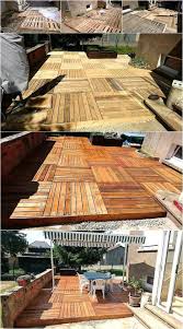 Es Ist Eine Gute Idee Das Verwendete Material Wie Holzpaletten Zu Verwenden We Es Ist Eine Gute Idee Das Ve Terrasse Aus Paletten Paletten Garten Hintergarten