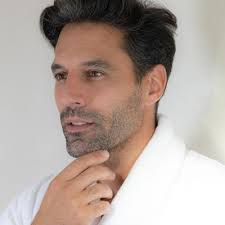 De plus en plus d'hommes se laissent séduire par la chirurgie esthétique