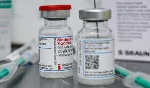 Debe recibir la segunda dosis incluso si tiene efectos secundarios después de la primera, excepto que el proveedor de la vacuna o su médico le digan que no se la aplique. Nyxrn C1uzuukm