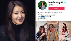 Sweet Home' actress Lee Si Young becomes the first Korean actress to  surpass 10 million followers on TikTok | allkpop
