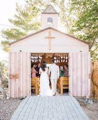 5 Off The Beaten Path Las Vegas Wedding Venues Simpleweddingsideassmall Vegas Wedding Venue Las Vegas Wedding Venue Las Vegas Elopement