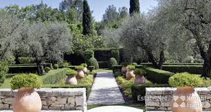 A Beautiful Bastide With Pool And Large Garden In Roquefort Les Pins Jardin Mediterraneen Amenagement Jardin Jardin Moderne