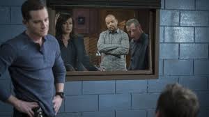 A két estés crossover során a három sorozat emberei közösen erednek a nyomába egy országos sorozatgyilkosnak, amikor megpróbál újra lecsapni chicago városában. Law Order Svu Daydream Believer 16x20 Crossoverweek Craveyoutv Tv Show Recaps Reviews Spoilers Interviews