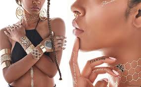 Back in 2008, beyonce told essence magazine that she got the tattoo in lieu of an engagement ring because, people put too much emphasis on that. Bria Van Cooten Beyonce X Flash Tattoos