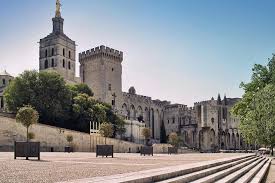 Der papstpalast in avignon war zwischen 1335 und 1430 die residenz verschiedener päpste und gegenpäpste. Besichtigungstour Avignon Und Direkteintritt In Den Papstpalast 2021
