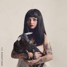Norma monserrat bustamante laferte (born 2 may 1983), known professionally as mon laferte, is a chilean singer, songwriter and musician.she is known for her musical versatility, having composed songs in a wide variety of genres such as pop, rock, bolero, cumbia and salsa. Mon Laferte Seis Sounds And Colours