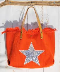Sac cabas en cuir, simili cuir et toile des marques ted lapidus paris et jacques esterel disponible en ligne et au showroom sac à elle rabat. Cabas Orange Avec Etoile En Sequins A Petit Prix Collection 2021 Lyly La Comtesse