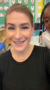 Maestra Reacciona A Shorty Party