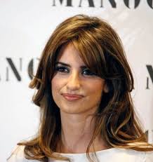 Penelope Cruz Layered With Bangs Latina Hair Medium Hair Styles Hair Highlights
