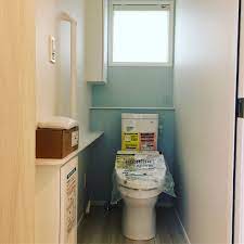 miamiさんはinstagramを利用しています 施主チェック 2fトイレはオプションクロスをベースに 標準クロスをアクセントクロスに採用 一条工務店 ismart トイレ クロス シンコール bb8448 アクセントクロス ic1029 フローリング ホワイ トイレ アクセント