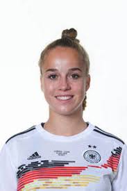 Giulia gwinn of bayern munich is tackled by jennifer beattie of arsenal during the emirates cup match between arsenal women and fc bayern munich women at emirates stadium on july 28, 2019 in london,. Giulia Gwinn Giulia Ronja Gwinn Bayern Munchen