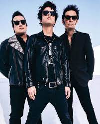 The Green Day Authority On Instagram Name A More Iconic Trio Billie Joe Armstrong Green Day Tre Cool