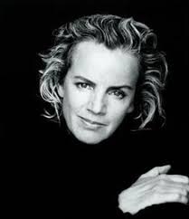 Der designer und seine ehefrau karin verbrachten einige tage auf martinique, edwin. 26 Beruhmte Modedesigner Ideen Modedesign Mode Designer