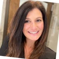 Leigh Bailey's Instagram, Twitter & Facebook