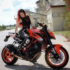 Biker Girls Folgen Fahrer Kennzeichnen Sie Ihre Freunde Motorradfrauen Biker Frauen Fahrrad Motorrad Madchen